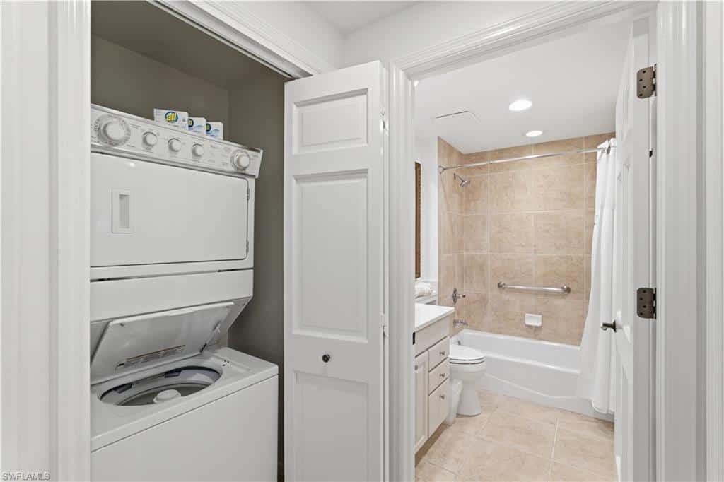 221 9th St #207, Naples, photo 28