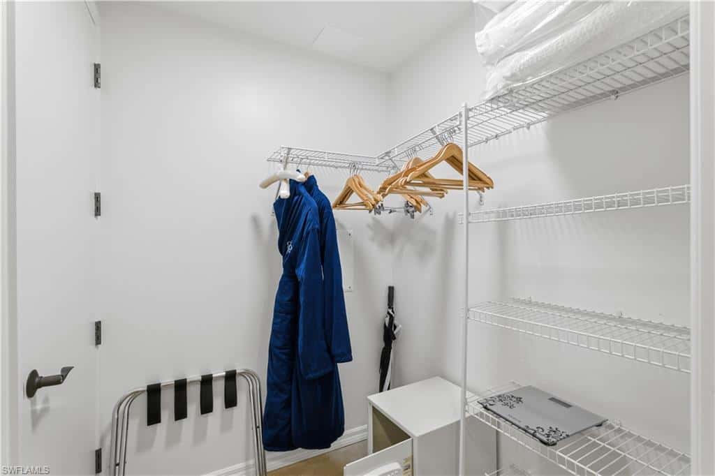 221 9th St #207, Naples, photo 24