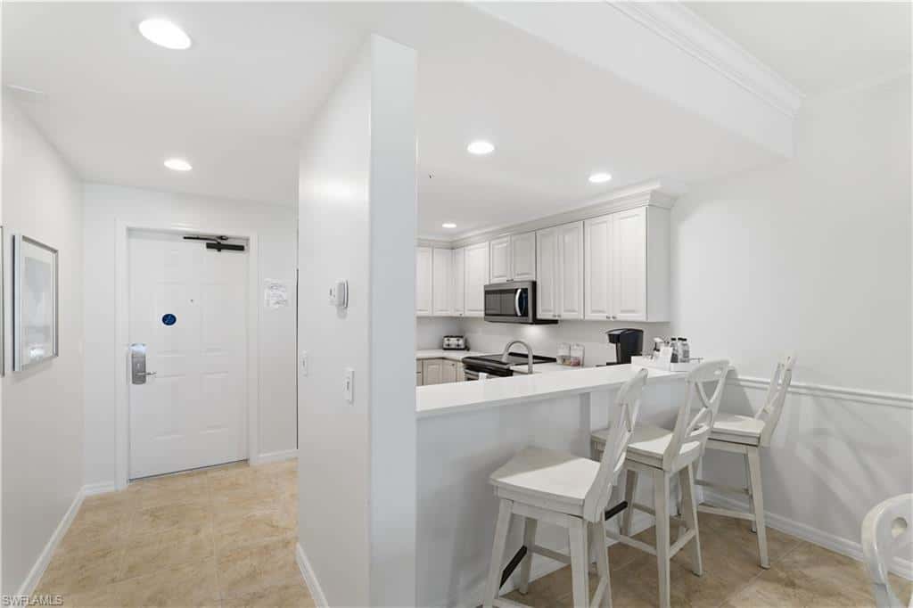 221 9th St #207, Naples, photo 15