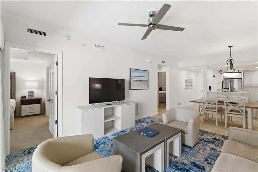 221 9th St #207, Naples, photo 4