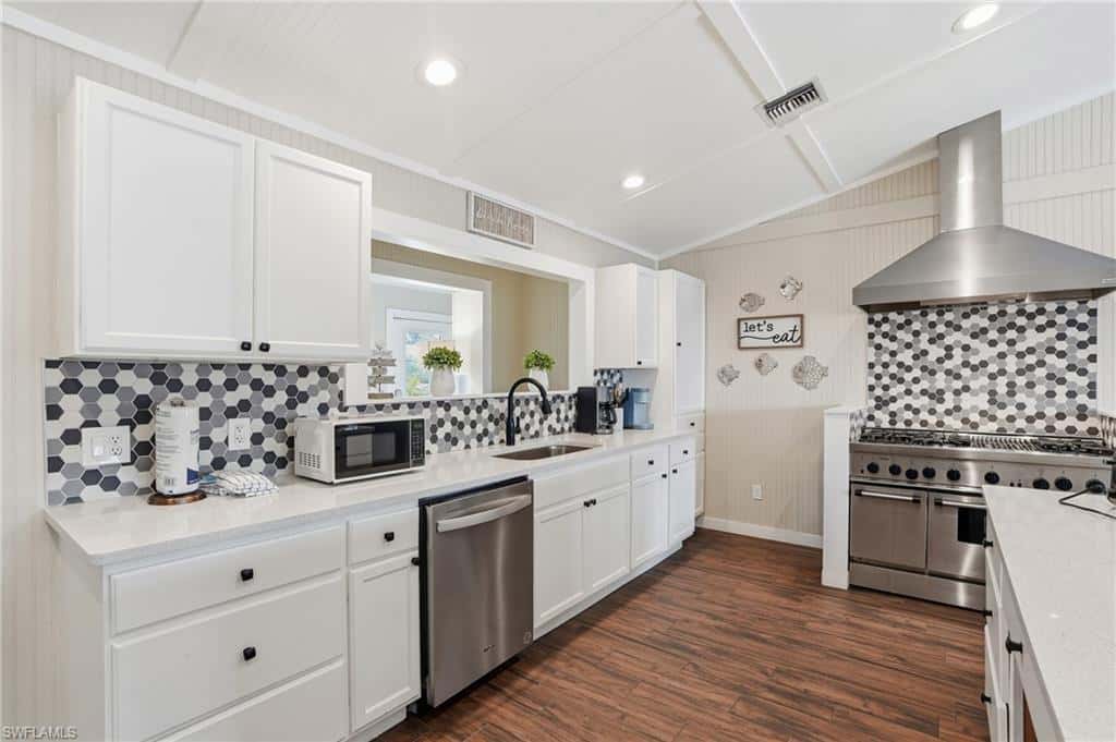 165 Connecticut St, Fort Myers Beach, photo 9