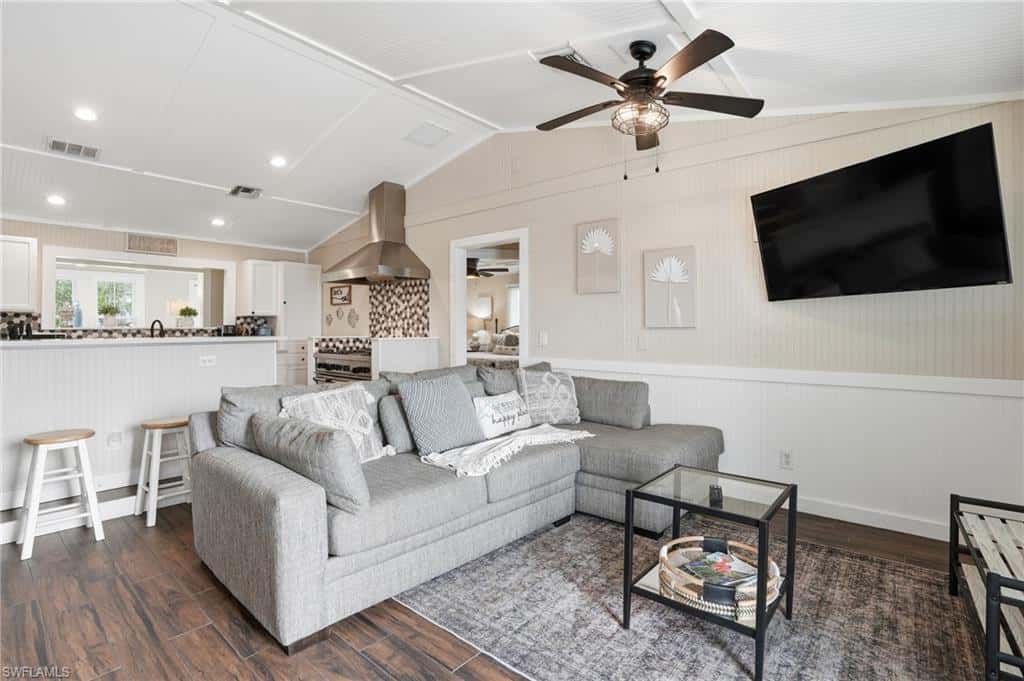 165 Connecticut St, Fort Myers Beach, photo 4