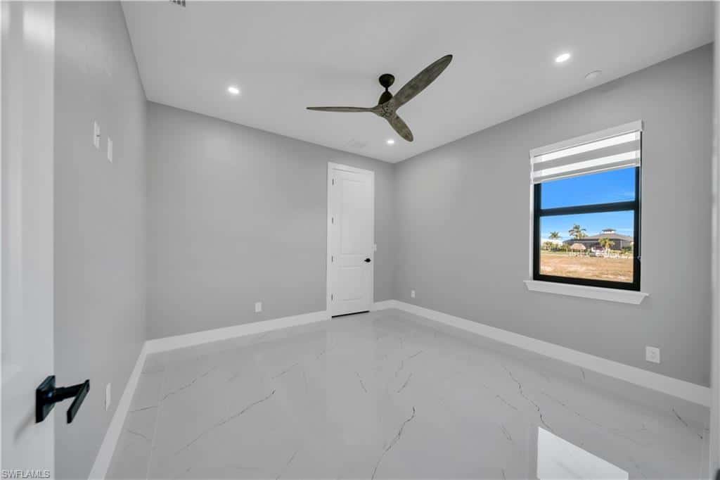 911 37th Pl, Cape Coral, photo 14