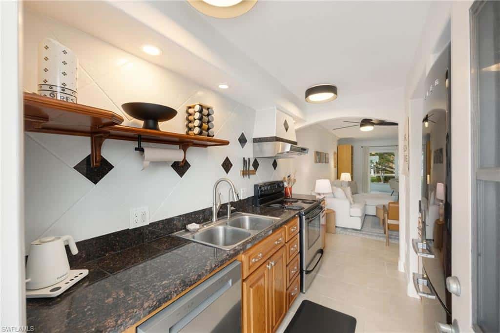 72 7th St #206, Naples, photo 12
