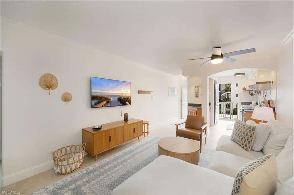 72 7th St #206, Naples, photo 7