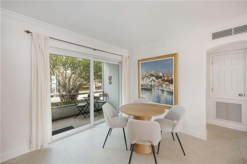 72 7th St #206, Naples, photo 9