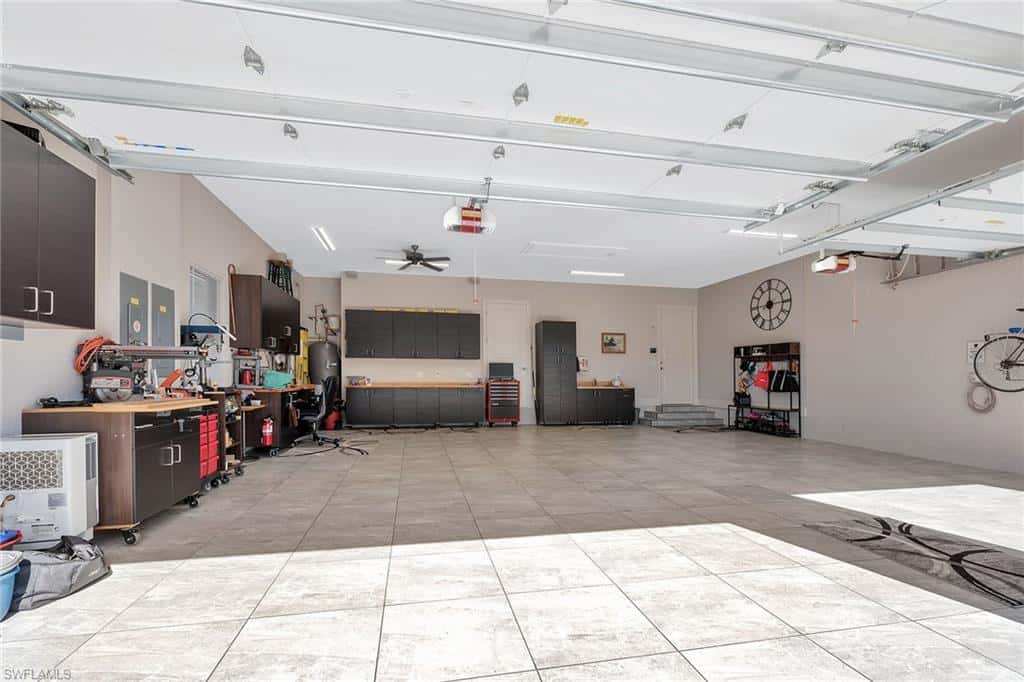 9087 Breakwater Dr, Naples, photo 38