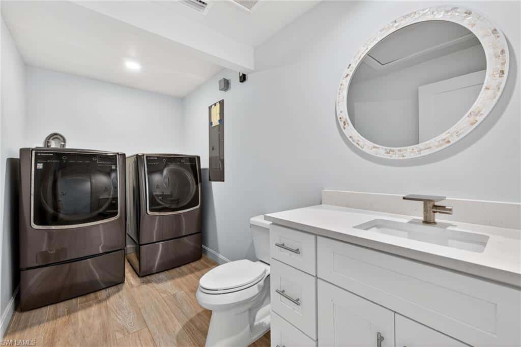 1211 Periwinkle Way, Sanibel, photo 32