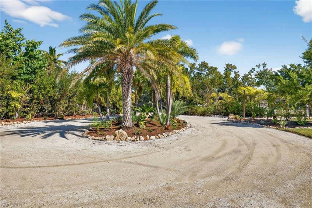 1211 Periwinkle Way, Sanibel, photo 4