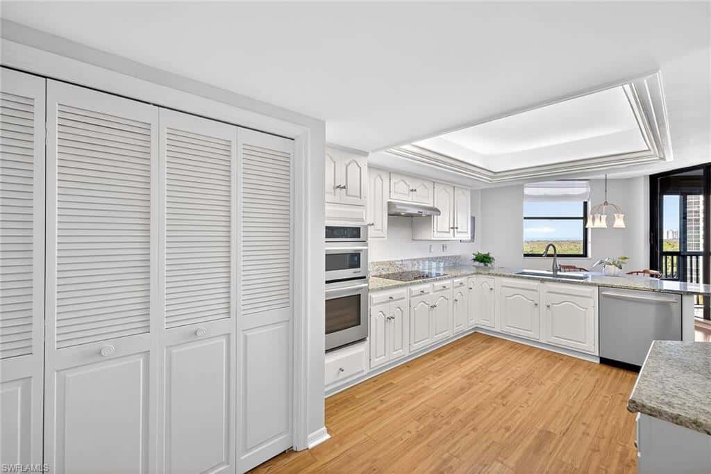 6075 Pelican Bay Blvd #706, Naples, photo 4