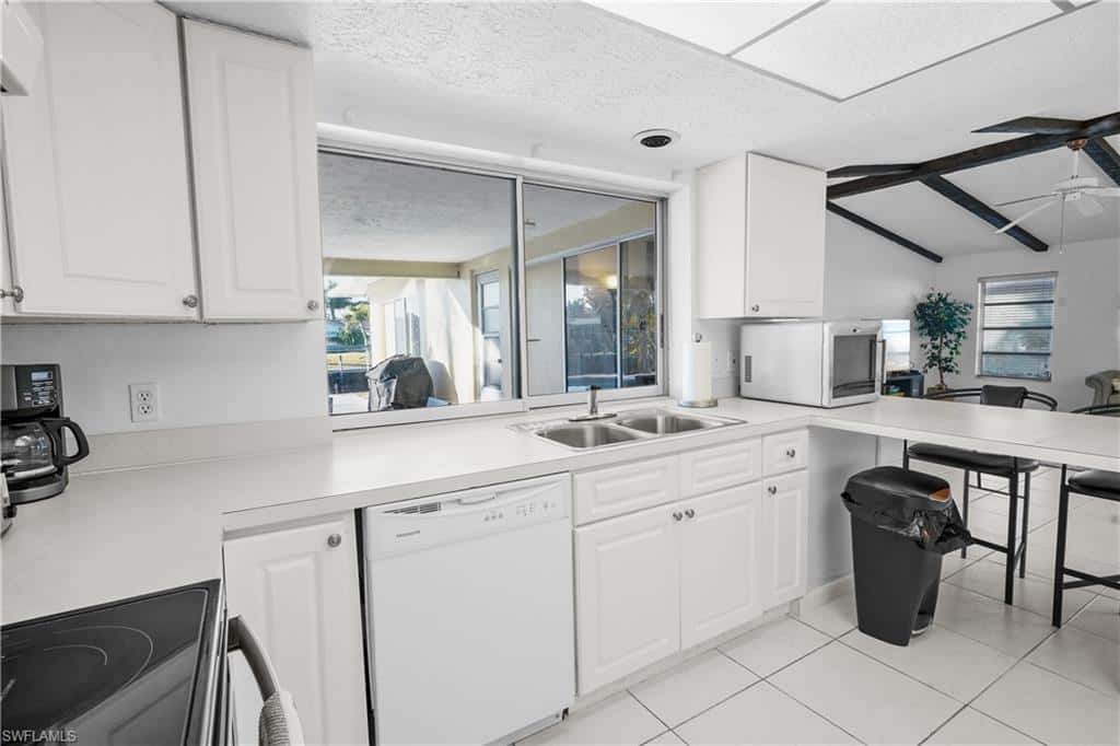 818 Monticello Ct, Cape Coral, photo 17