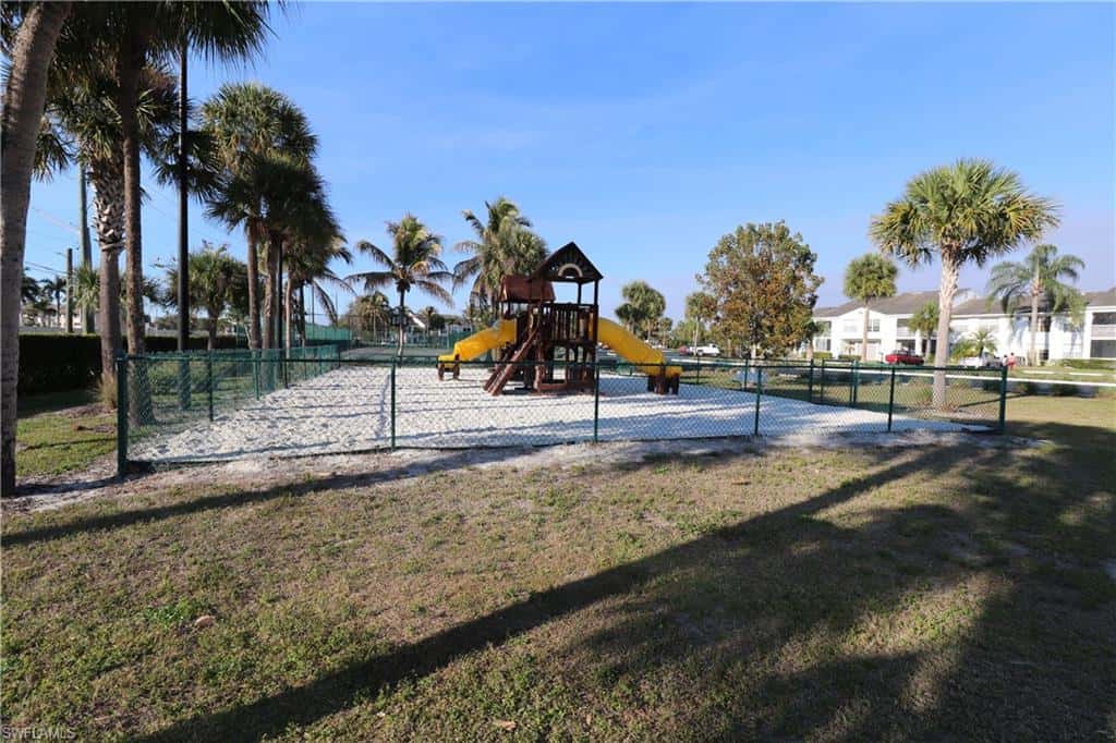 142 Santa Clara Dr #5, Naples, photo 31