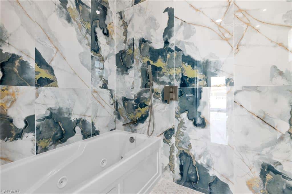 137 Hibiscus Dr, Fort Myers Beach, photo 15