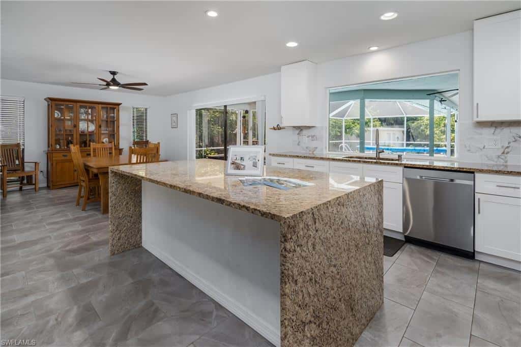 661 Valley Dr, Bonita Springs, photo 6