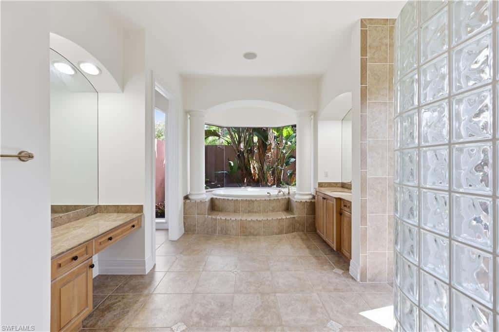1687 Persimmon Dr, Naples, photo 31