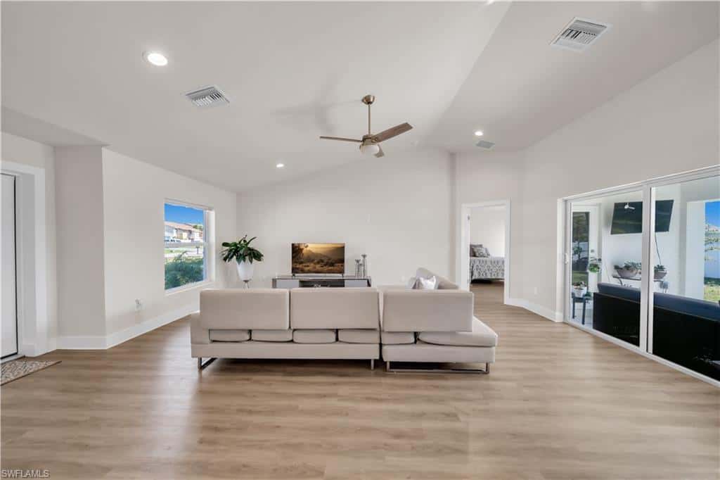 4610 9th Pl, Cape Coral, photo 9