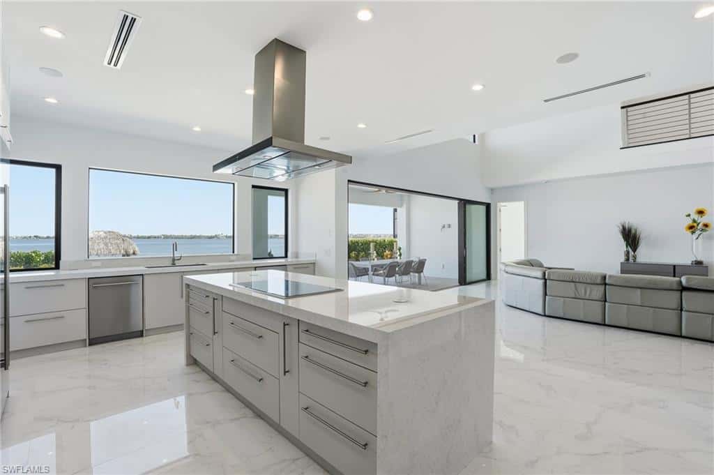5735 Riverside Dr, Cape Coral, photo 12