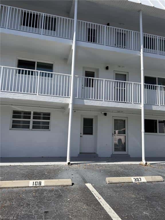 72 7th St #108, Naples, photo 13