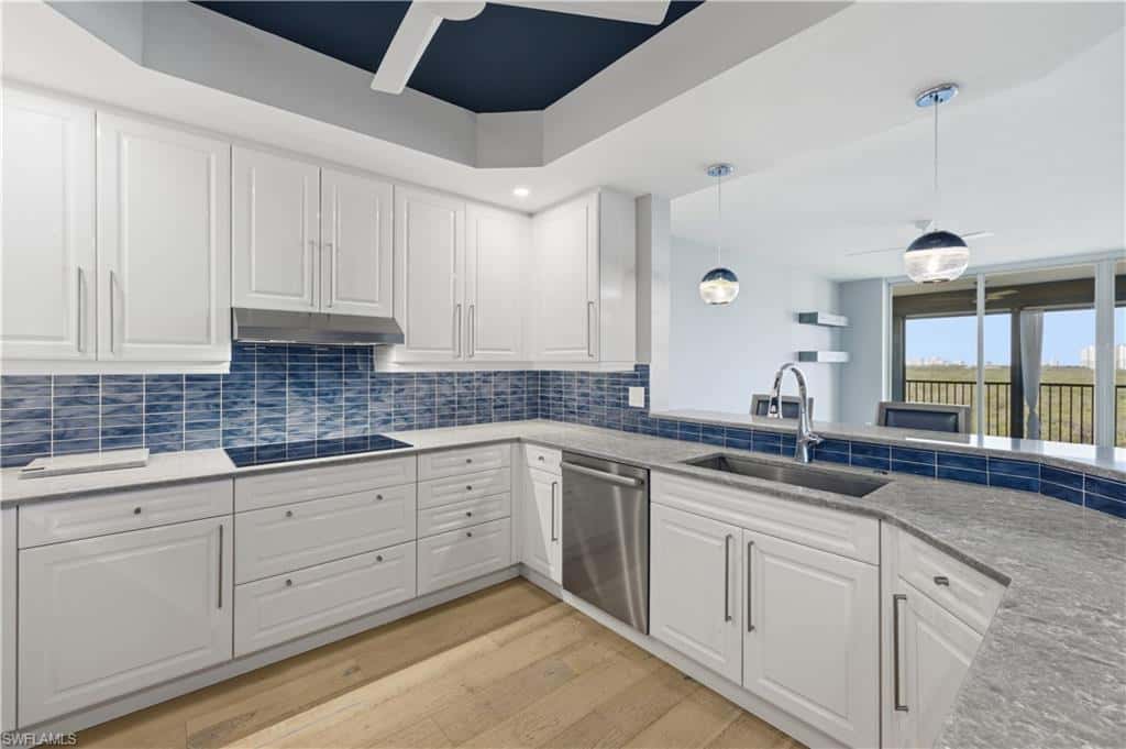 425 Cove Tower Dr #703, Naples, photo 6