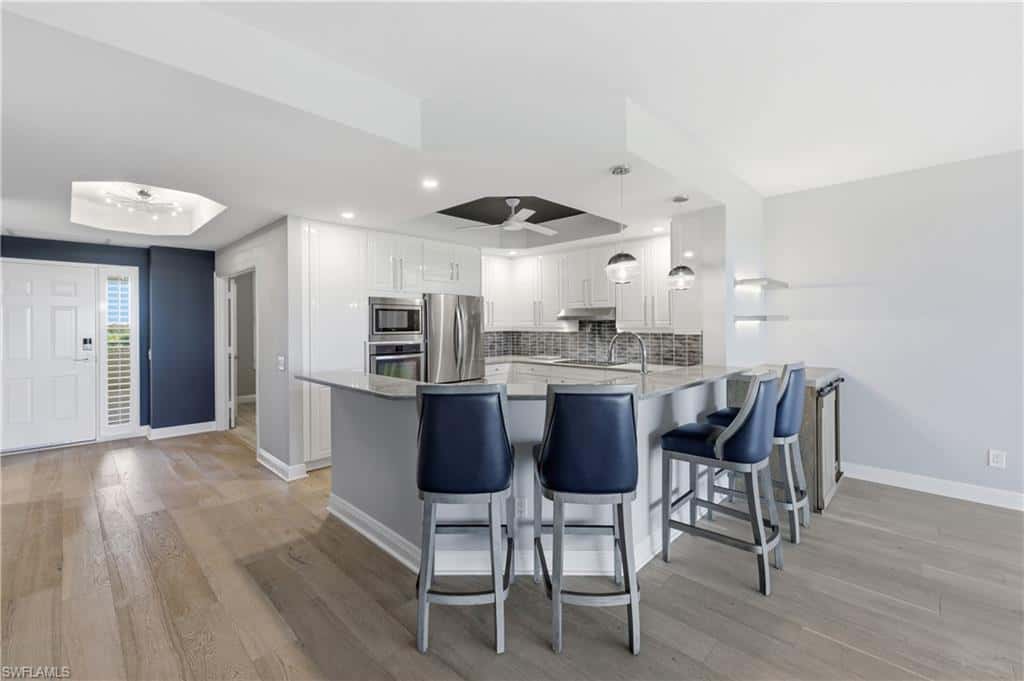 425 Cove Tower Dr #703, Naples, photo 9