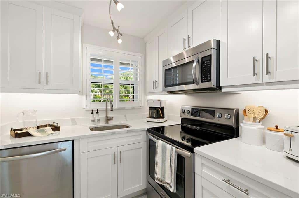300 Forest Lakes Blvd #112, Naples, photo 7