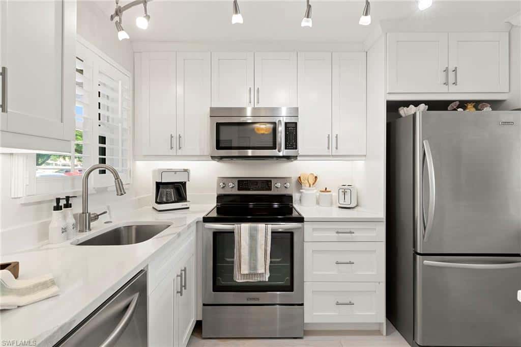 300 Forest Lakes Blvd #112, Naples, photo 9