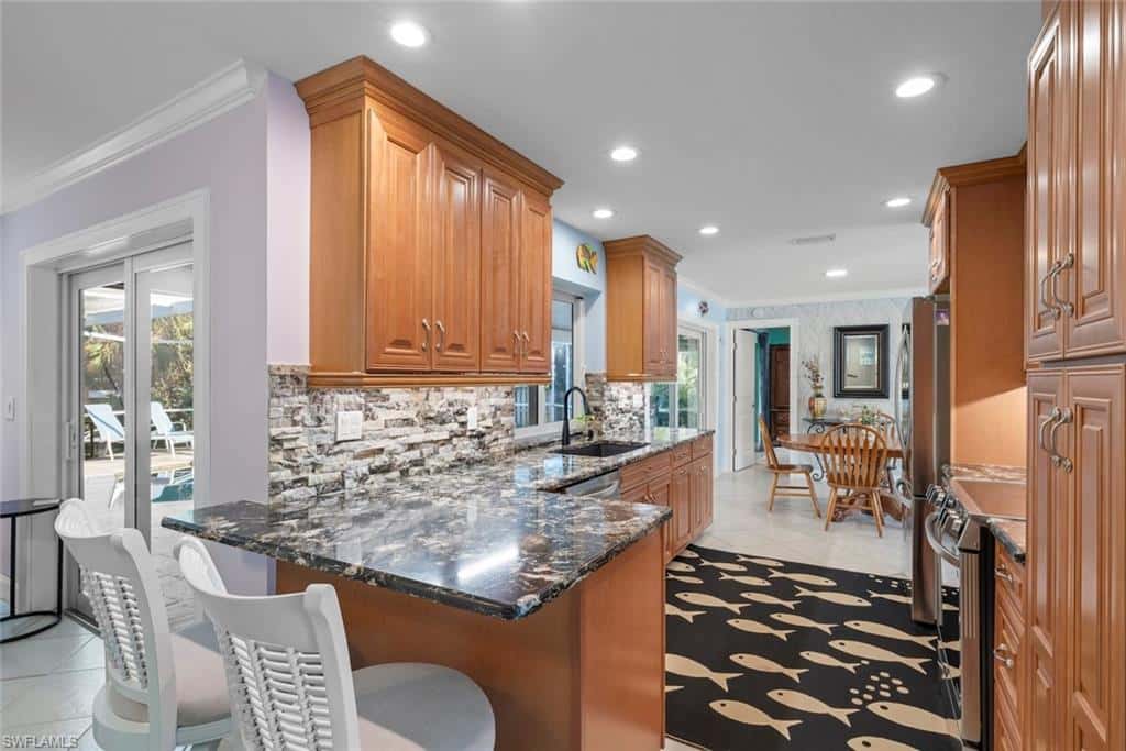 1056 Yachtsman Dr, Sanibel, photo 6