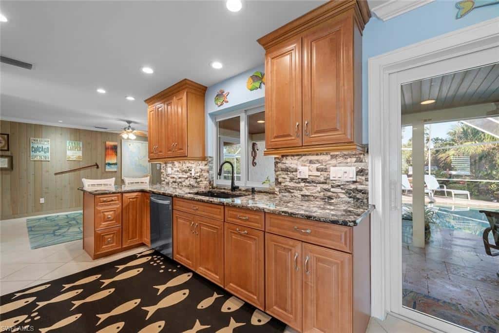 1056 Yachtsman Dr, Sanibel, photo 8