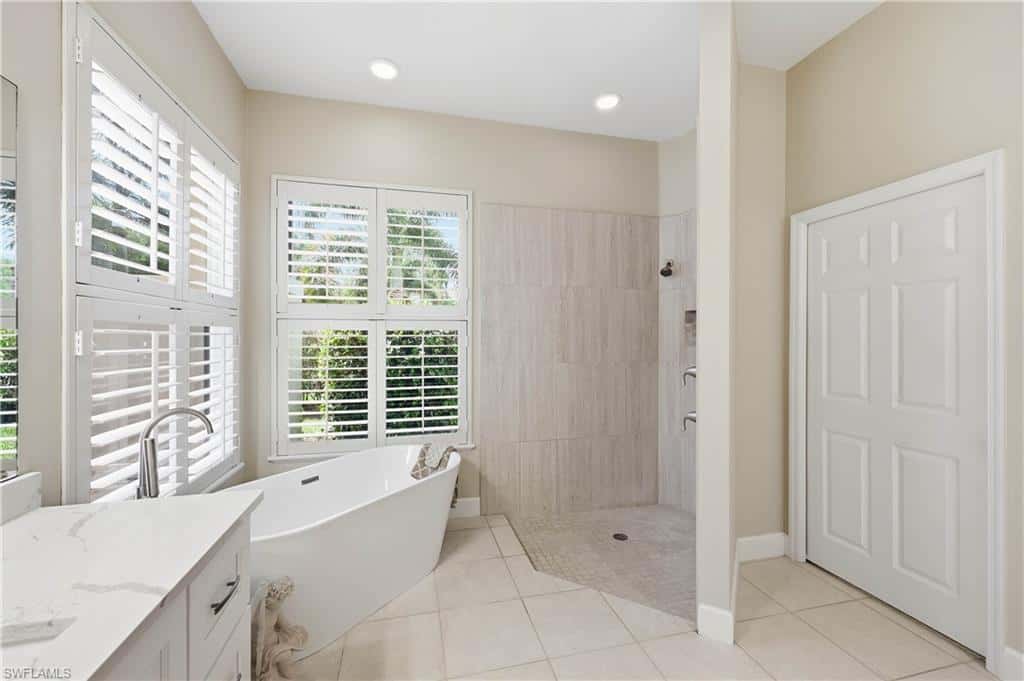 9227 Troon Lakes Dr, Naples, photo 24