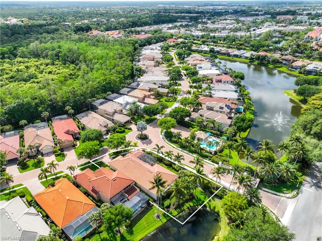 9227 Troon Lakes Dr, Naples, photo 38