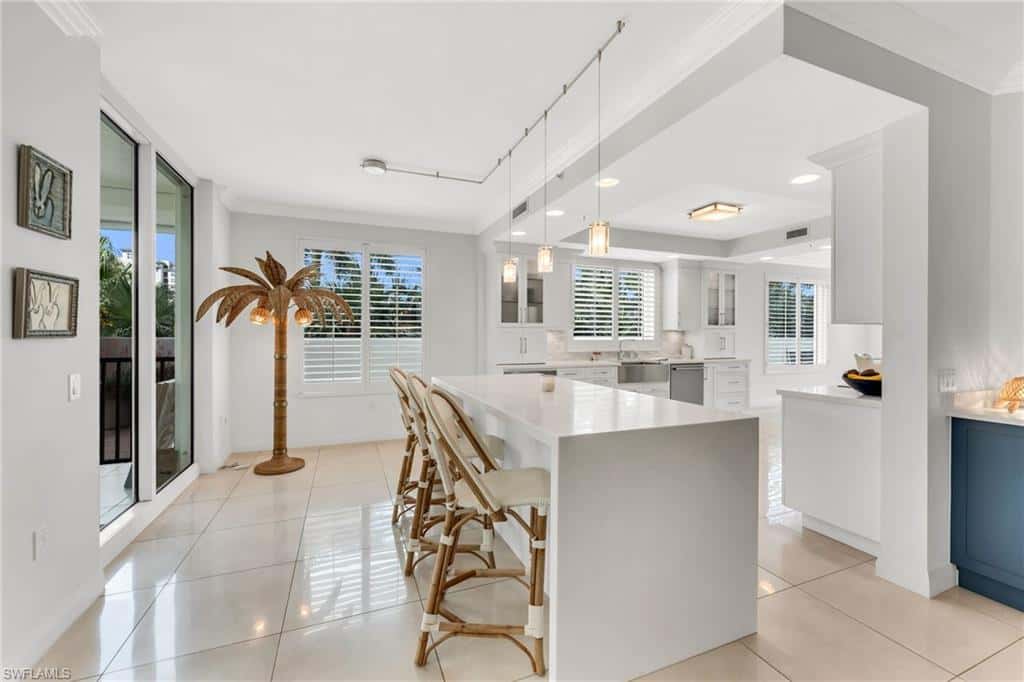 455 Cove Tower Dr #304, Naples, photo 5