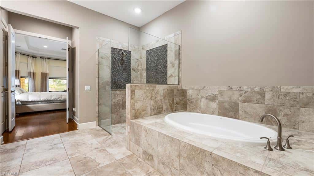 8591 Maggiore Ct, Naples, photo 32