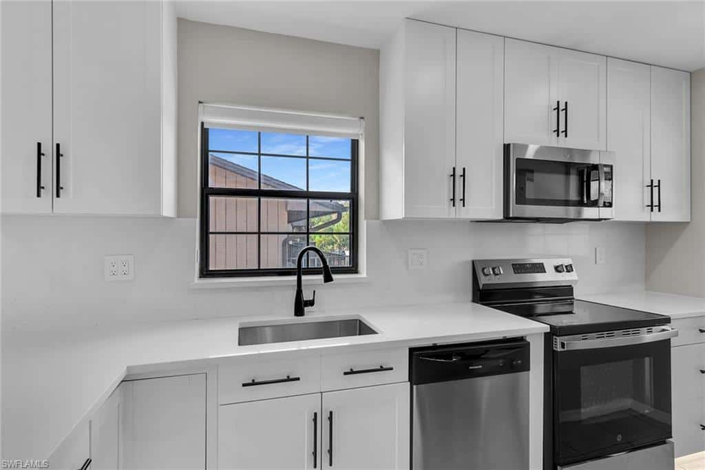 5245 Treetops Dr, Naples, photo 6