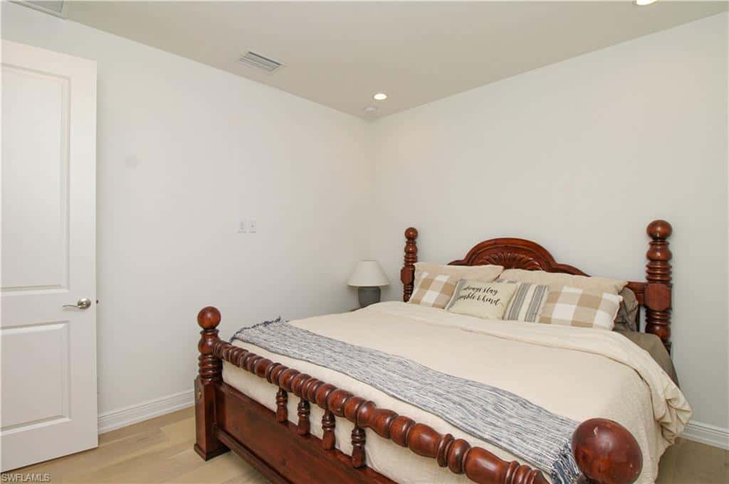 9241 Cayman Dr, Naples, photo 32