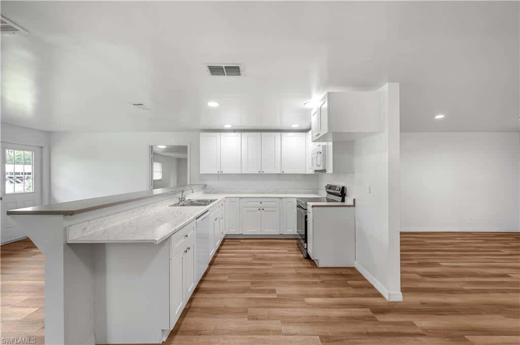 27255 Belle Rio Dr, Bonita Springs, photo 4