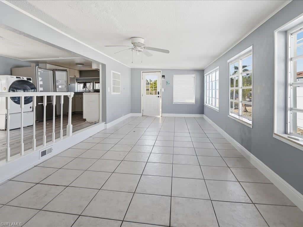 657 Palm Ave, Goodland, photo 6