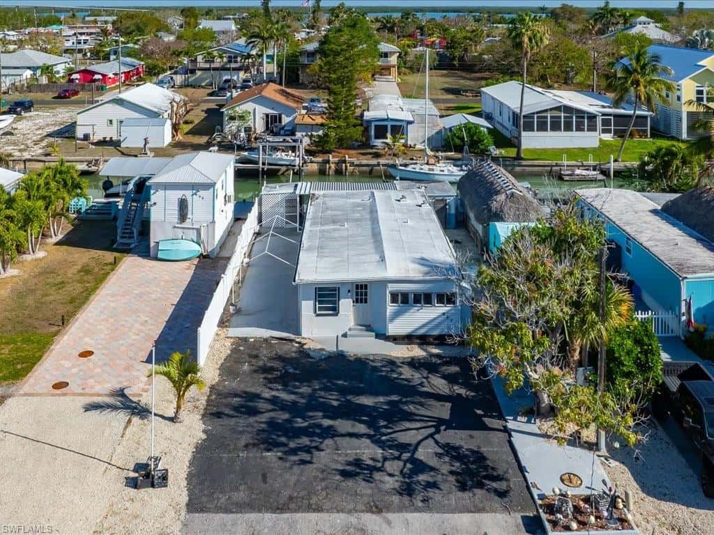 657 Palm Ave, Goodland, photo 12