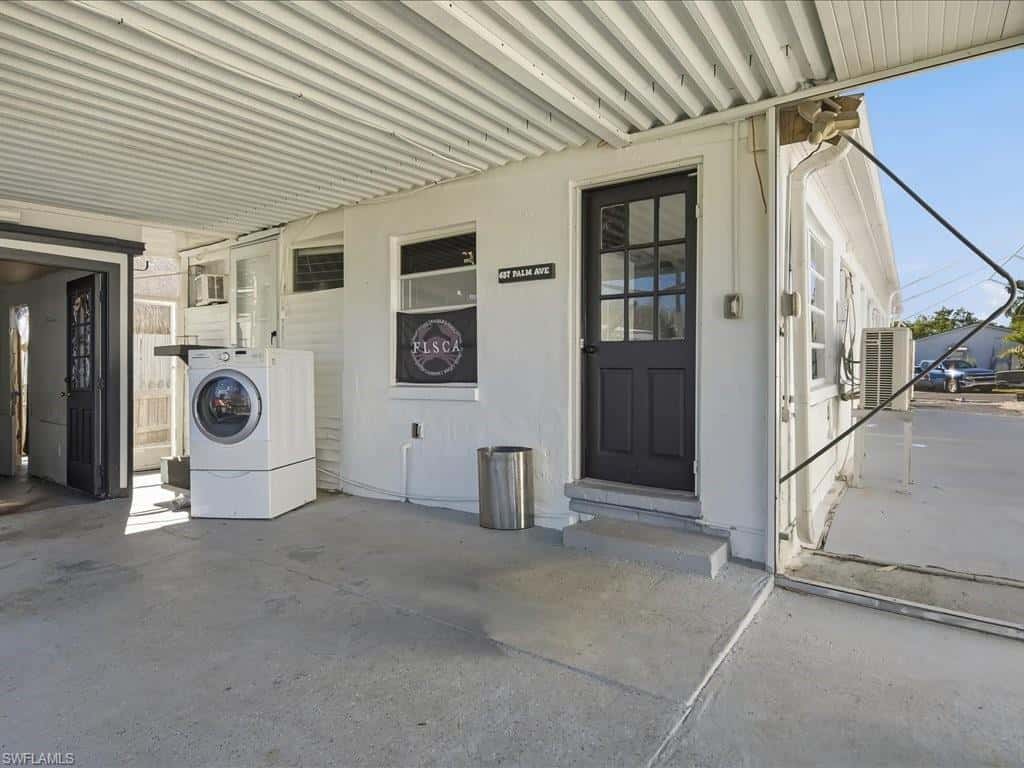 657 Palm Ave, Goodland, photo 9