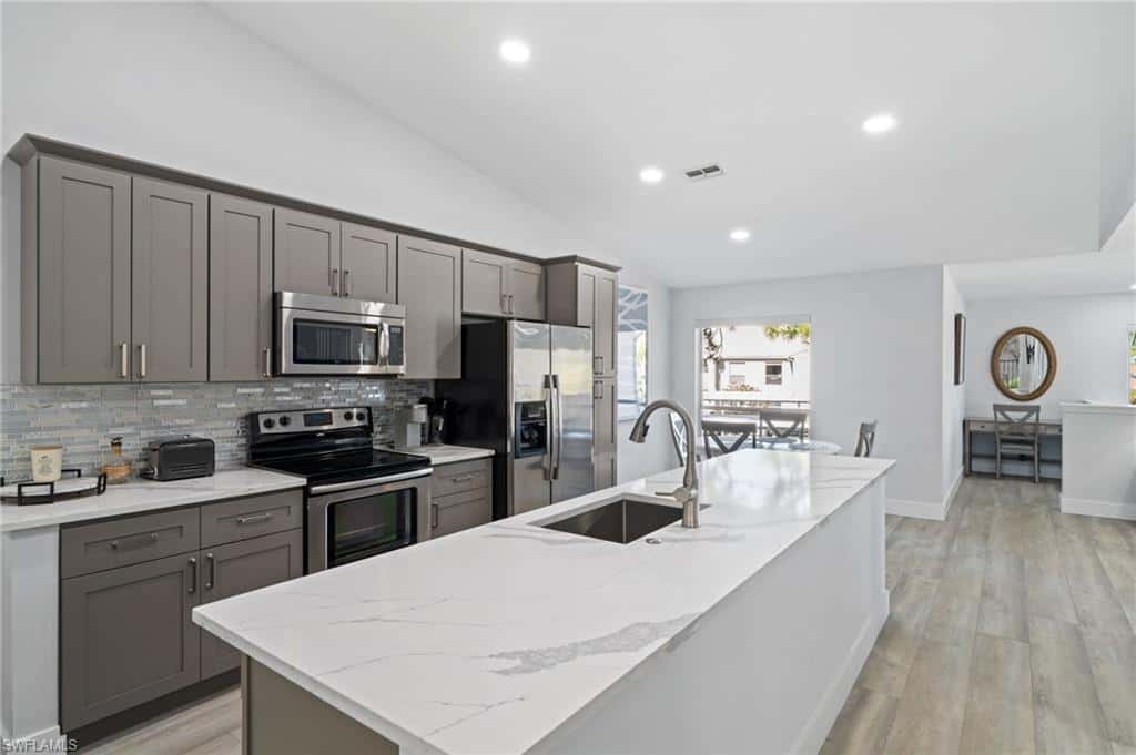 822 Gulf Pavilion Dr #201, Naples, photo 12