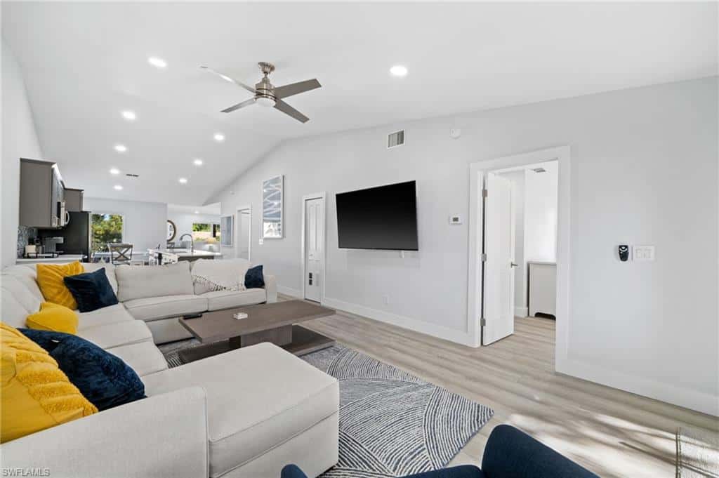 822 Gulf Pavilion Dr #201, Naples, photo 15