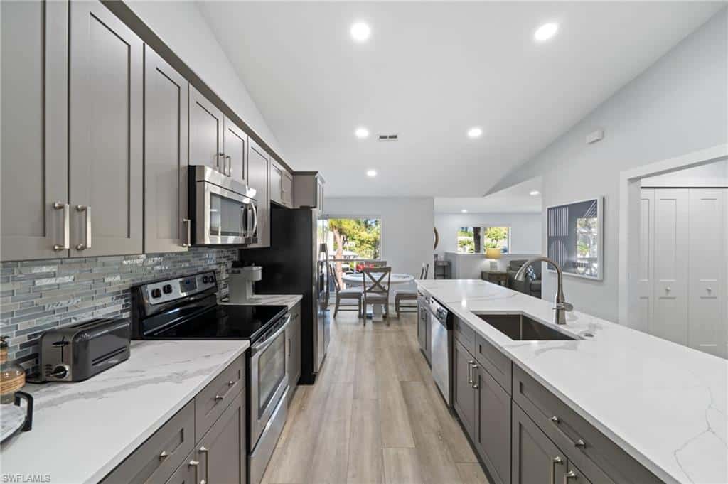 822 Gulf Pavilion Dr #201, Naples, photo 11
