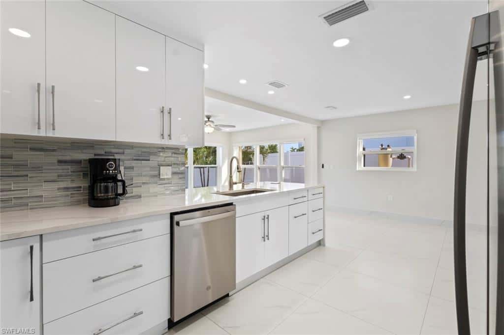 107 Albatross St, Fort Myers Beach, photo 12