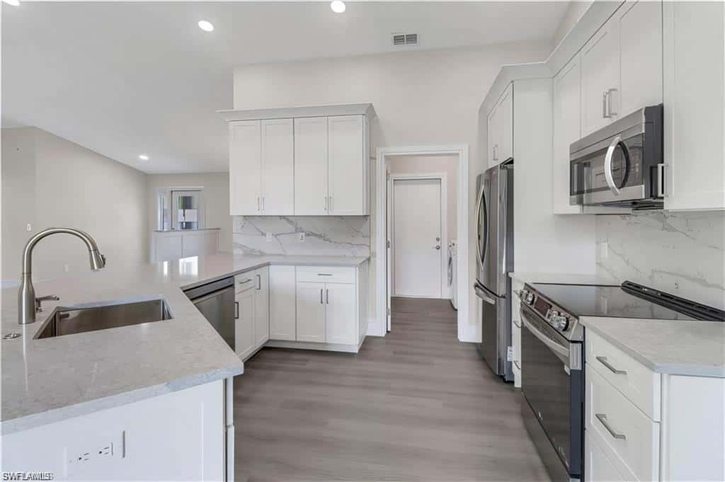 270 Madison Dr, Naples, photo 12