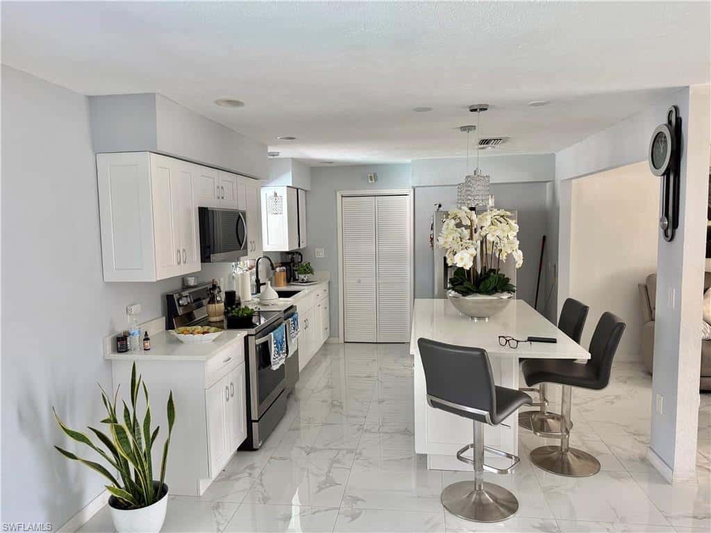 226 Kingston Dr, Fort Myers, photo 5