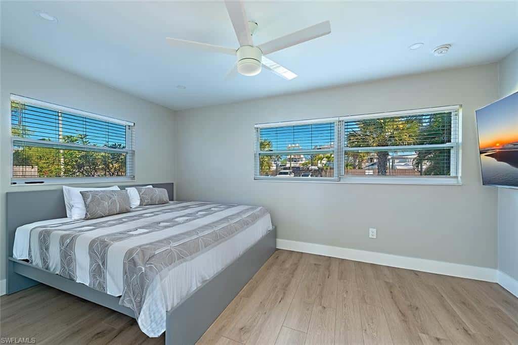 2772 Bayview Dr, Naples, photo 6