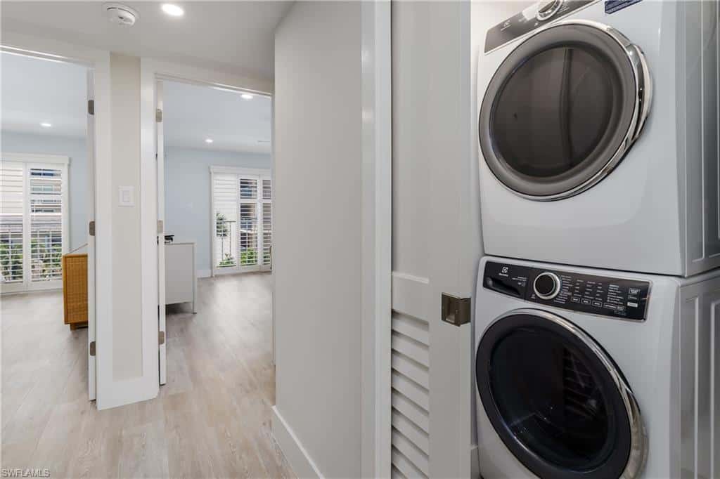 3450 Gulf Shore Blvd #305, Naples, photo 17