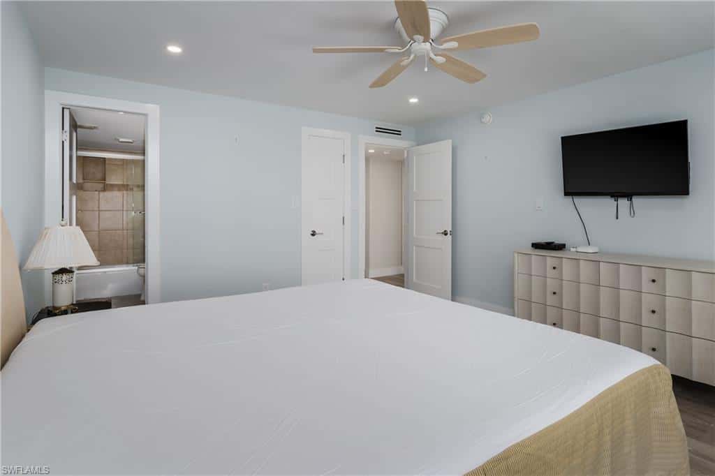 3450 Gulf Shore Blvd #305, Naples, photo 22