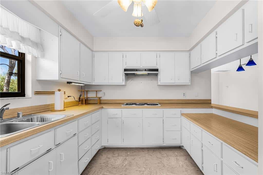8677 Whispering Pines Dr, St. James City, photo 10