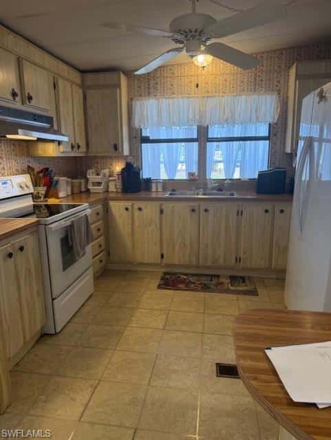210 Pine Key Ln #210, Naples, photo 9