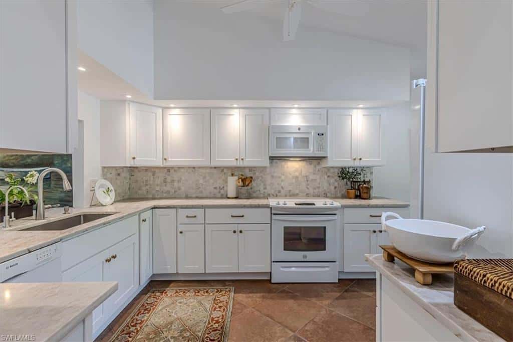 15450 Cedarwood Ln #202, Naples, photo 10